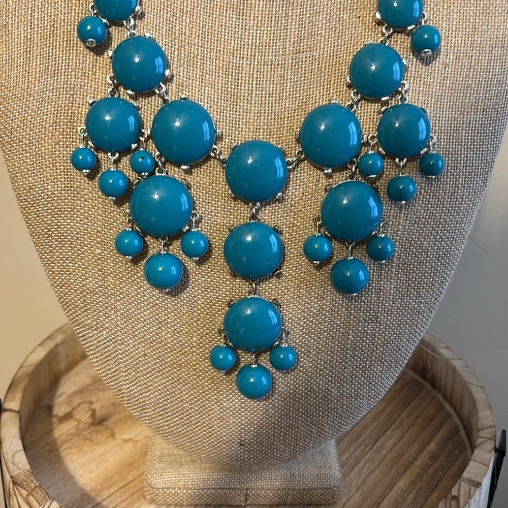 Elegant Blue Statement Necklace - Picture 4 of 4